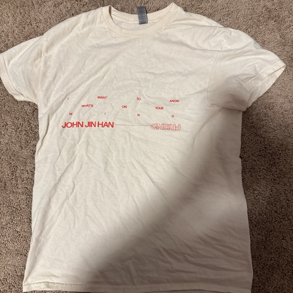 Medium women’s Gildan John Jin Han cream shirt
